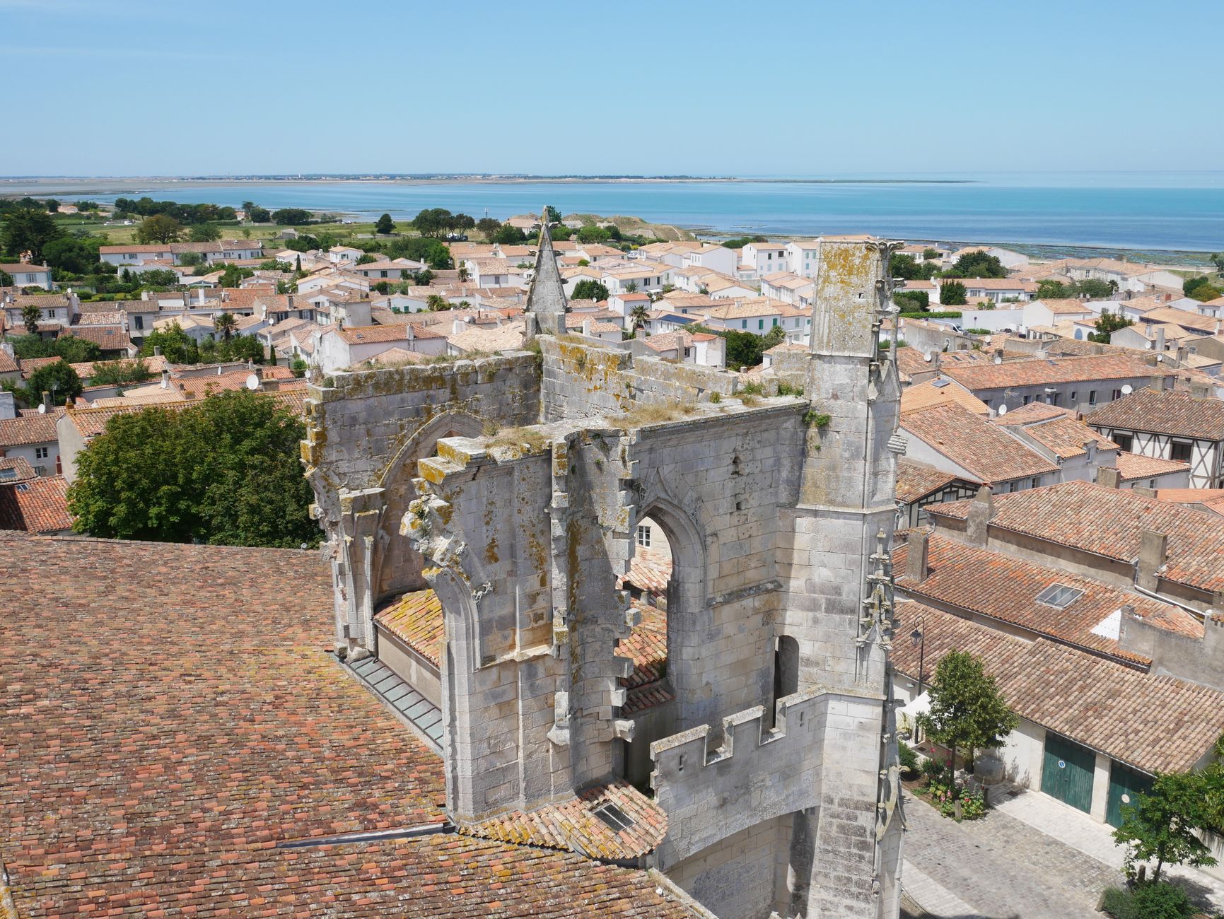 Bâchage de toiture équipe à Sartrouville